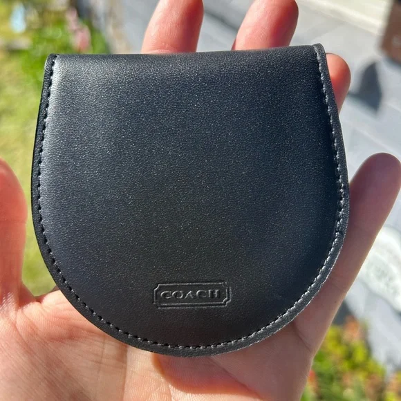 Vintage Coach International Coin Case #4849 - Picture 1 of 9